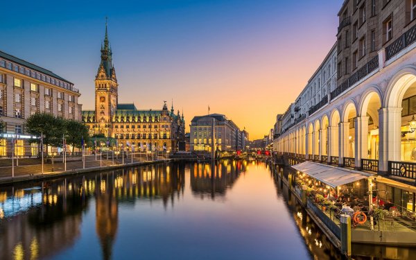 Hamburg-city-hall-4k-water-channel-cityscapes-hamburg
