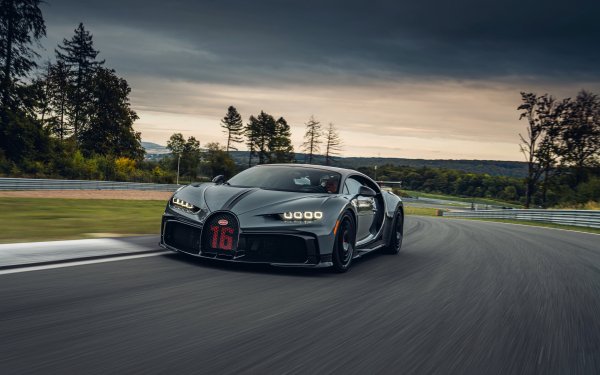 Bugatti-chiron-pur-sport-2020-seryi-trassa-chiron
