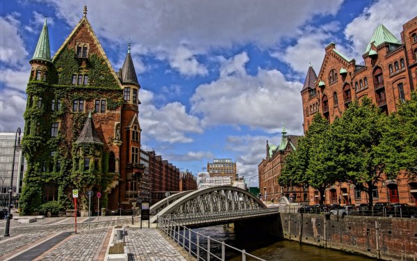 Hamburg-iron-bridge-old-buildings-evening-cityscape