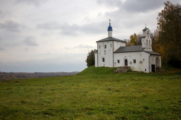 rossiia-tserkov-leto-peizazh-khram-pskovskaia-oblast