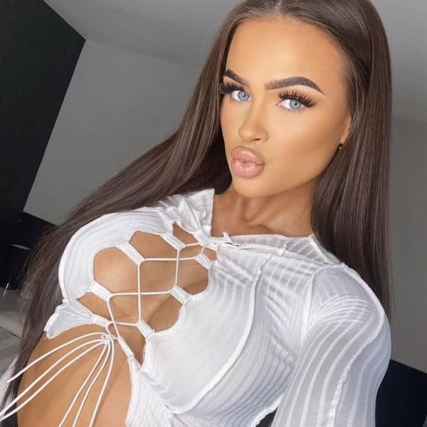 Jessica Ellicia