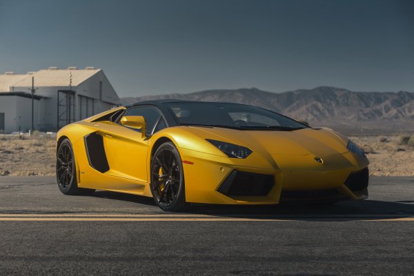 Lamborghini-aventador-gold-color