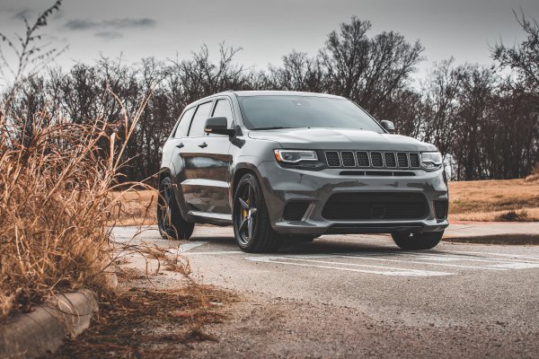 Jeep-grand-cherokee-srt8-track-hawk-gray-suv-autumn