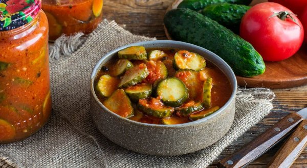 Огурцы, маринованные в томатном соусе - на зиму