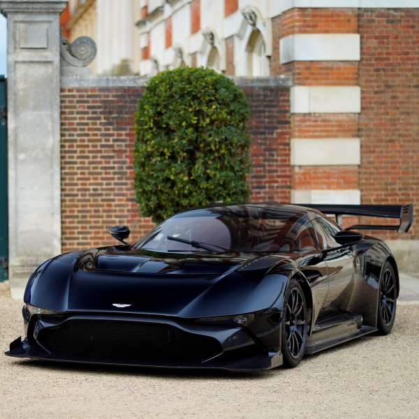 Aston Martin Vulcan 2015-2016 V12