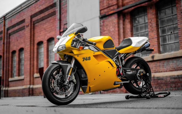 Ducati 748 mototsikl