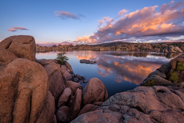 Granite-dells-prescott-arizona-arizona-ssha-kamni-skaly-ozer