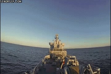 vgif-ru-V korabl popala raketa