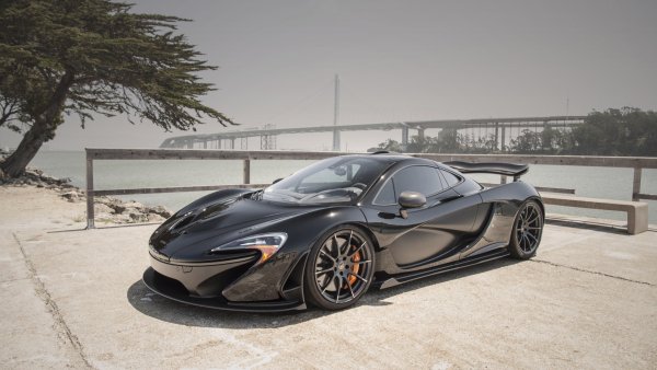Mclaren-p1-black-brige-sea