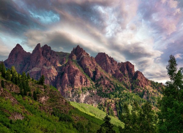 Sievers-mountain-colorado-ssha-les-gory-skaly-derevia-ushche