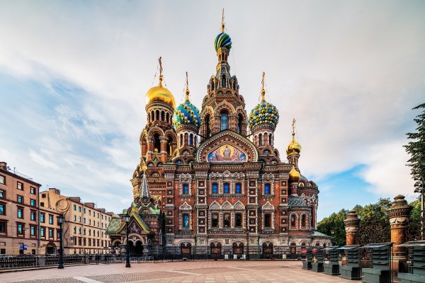 gorod-ulitsa-vid-zdaniia-doma-piter-sankt-peterburg-tserkov