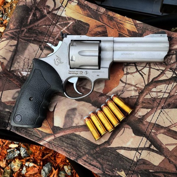 TAURUS MODEL 44