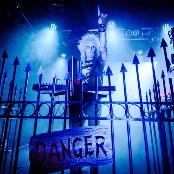 Midnight Danger - Blackk Mirror feat. Deathray Bam! (Bonus)
