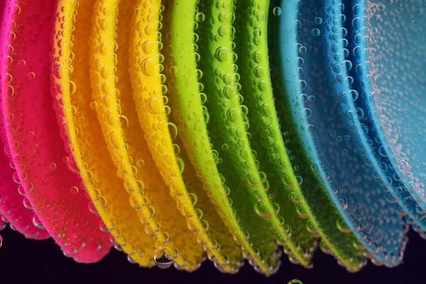 Bubbles-colors-rainbow-water-pink-yellow