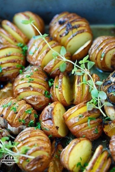 КАРТОФЕЛЬ ЗАПЕЧЕННЫЙ С ЧЕСНОКОМ