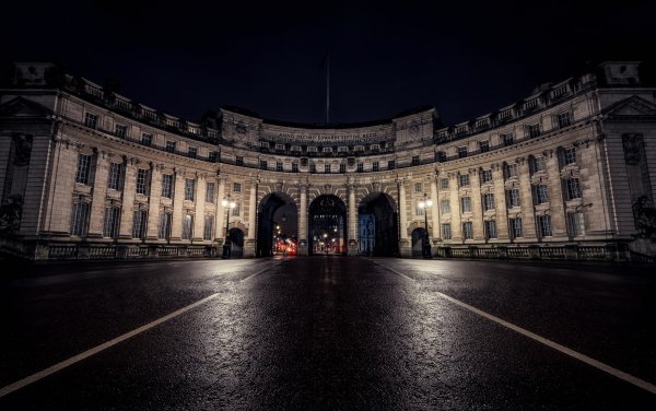 london-angliia-arka-admiralteistva-noch