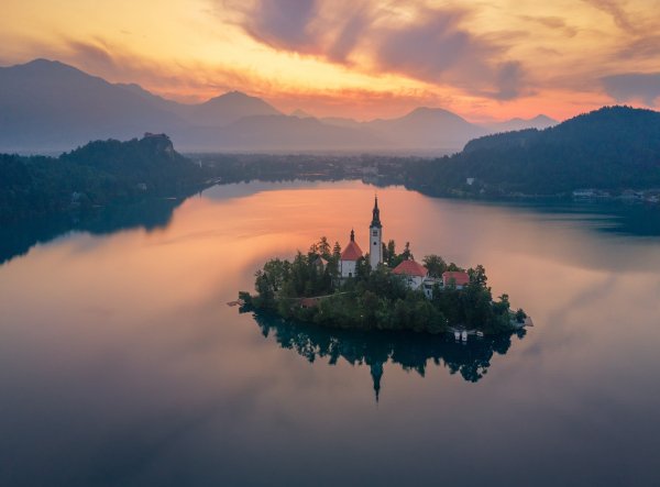 andrei-rodionov-peizazh-gory-priroda-ozero-sloveniia-bled-os