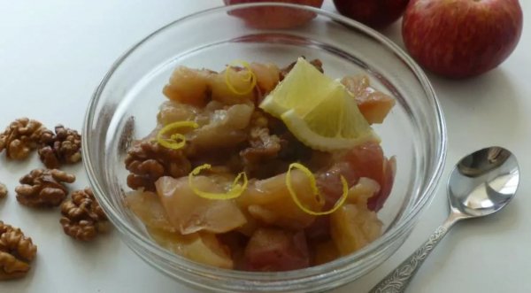 Варенье из яблок с грецкими орехами и лимоном