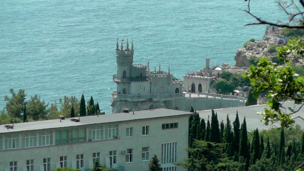 07.28.1151Yalta,Gaspra,Swallow's Nest decorative castle