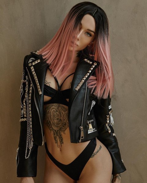 tattoo lady