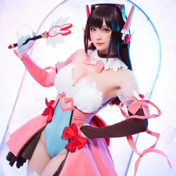 Косплейщица