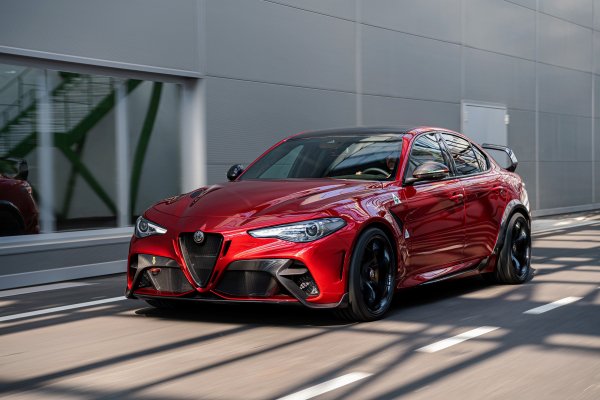 alfa-romeo-giulia-gtam-2020
