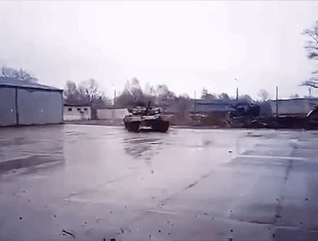 Полицейский разворот на танке