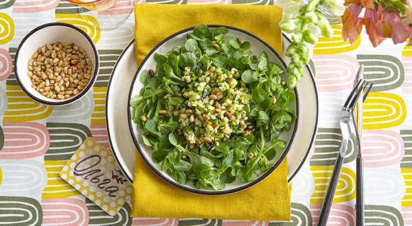 Зелёный салат с тартаром из цукини