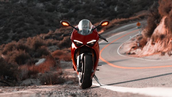 Ducati-panigale-v4-red-daytime-running-lights