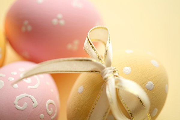 Easter Closeup Bowknot Eggs 580209 600x400