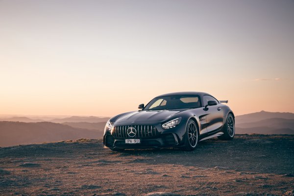 Mercedes-benz-amg-gt-r-au-spec-2019-vecher-zakat