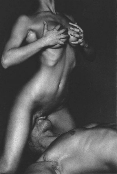 79-goloe-me-p-erotika-porno-pozi-chernoe-belie-79