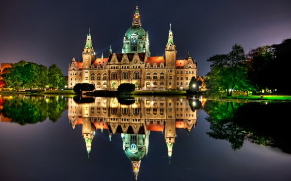 Cityscape-night-building-reflection-evening-castle-293617