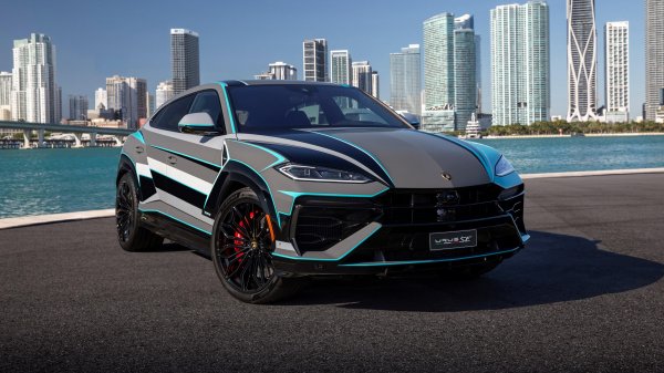 Lamborghini-ad-personam-urus-se-2024