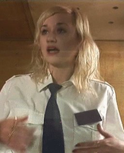 Так жарко что сиськи ставят