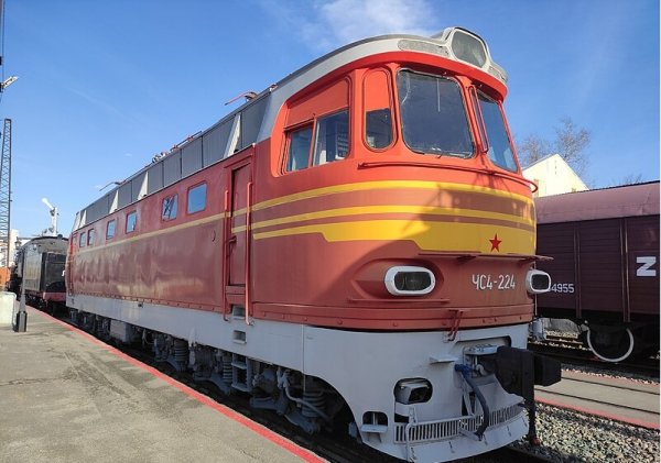 ЧС4-224