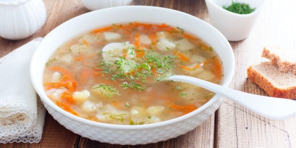 Уха из хвоста и головы горбуши с картошкой и рисом