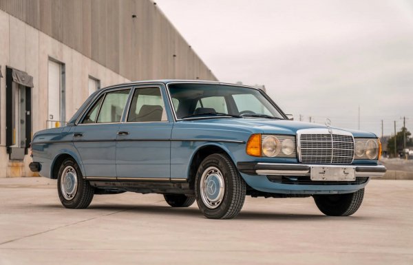 MERCEDES-BENZ 200 (1981г.)