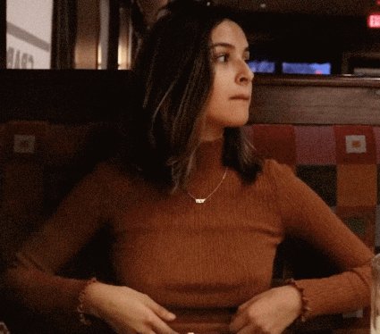 Показала сиськи