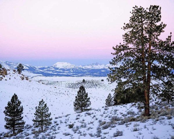 А в далике видны горы