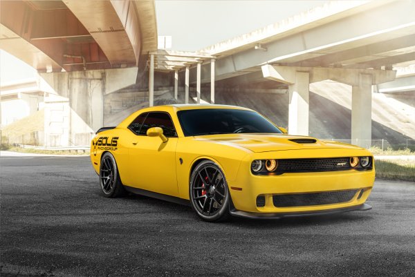Dodge-challenger-srt-zheltyi-dizain