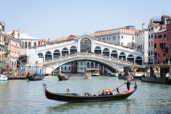 Boat-river-canal-vehicle-holiday-italy-venice