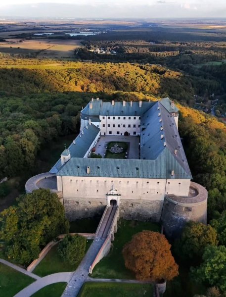 ЗАМОК ЧЕРВЕНЫ КАМЕНЬ