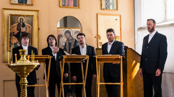 Праздничный хор Валаамского монастыря - Миро со слезами носящи (музыка А. Бордака)