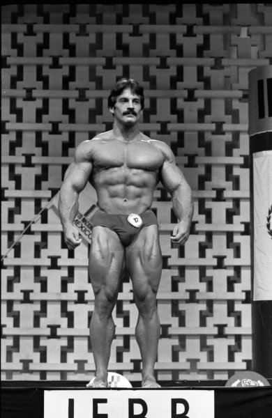 IFBB-Mr-Universe-Mike-Mentzers-Perfect-300- 57