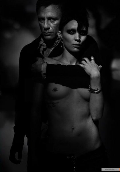 Девушка с Татуировкой Дракона