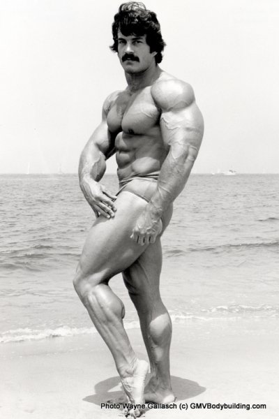1-Mike-Mentzer-Beach-BW