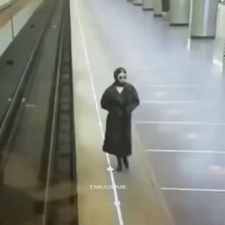 gif-NSFW-метро-6584414