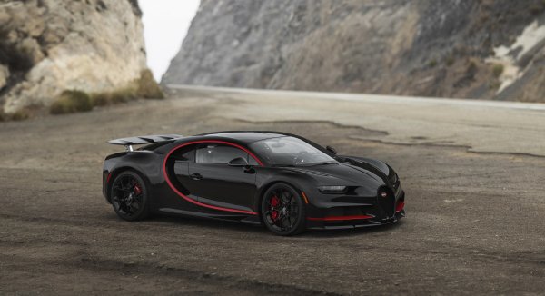 Bugatti-black-grid-vag-chiron-red