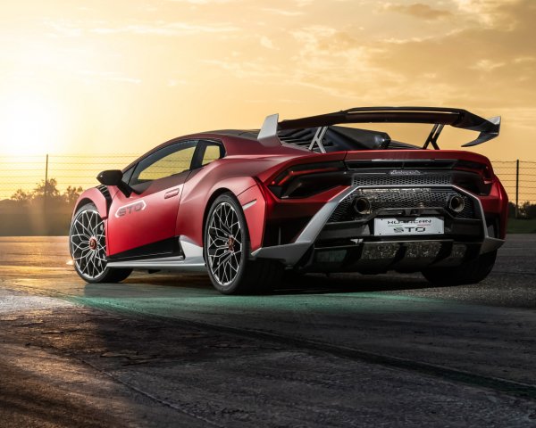 Lamborghini Hurac n STO car rear view at sunset 155200 10